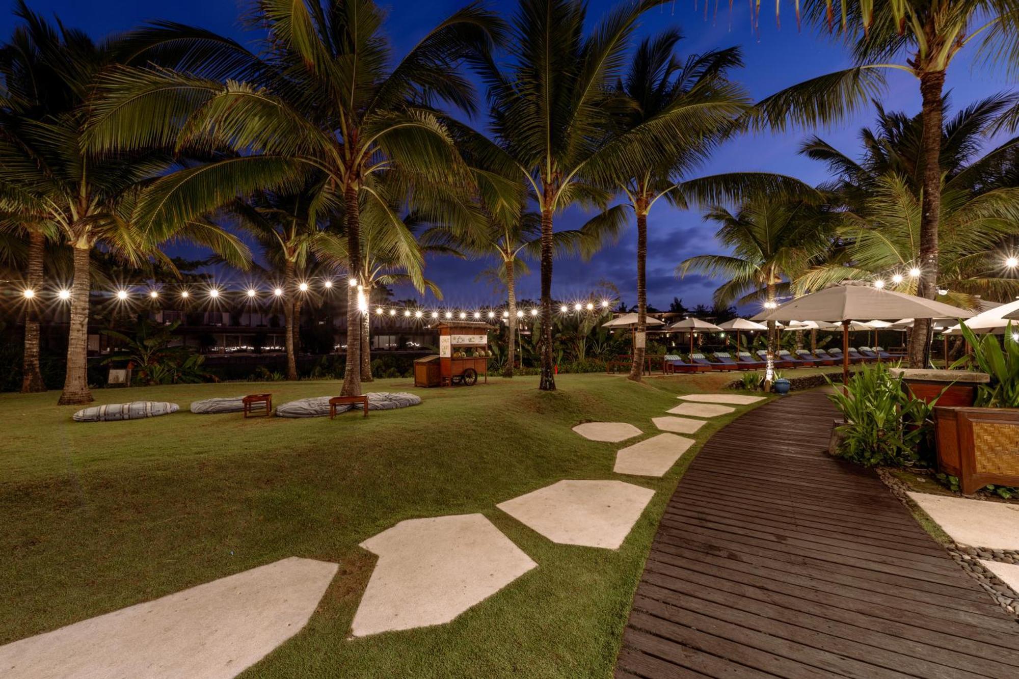 Hotel Komune And Beach Club Bali Керамас Экстерьер фото