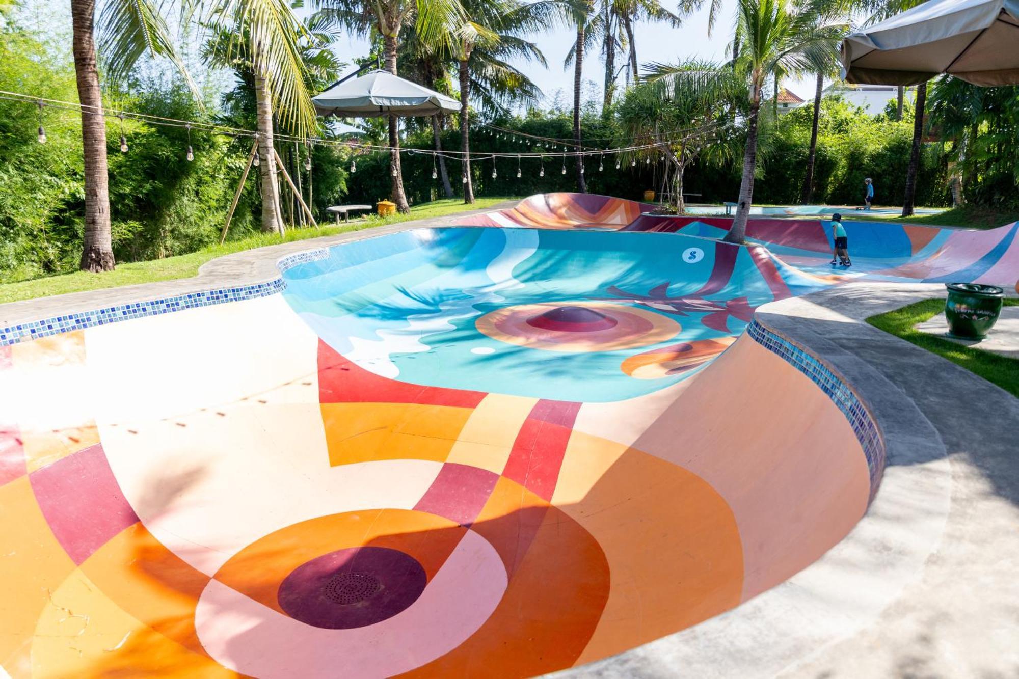 Hotel Komune And Beach Club Bali Керамас Экстерьер фото