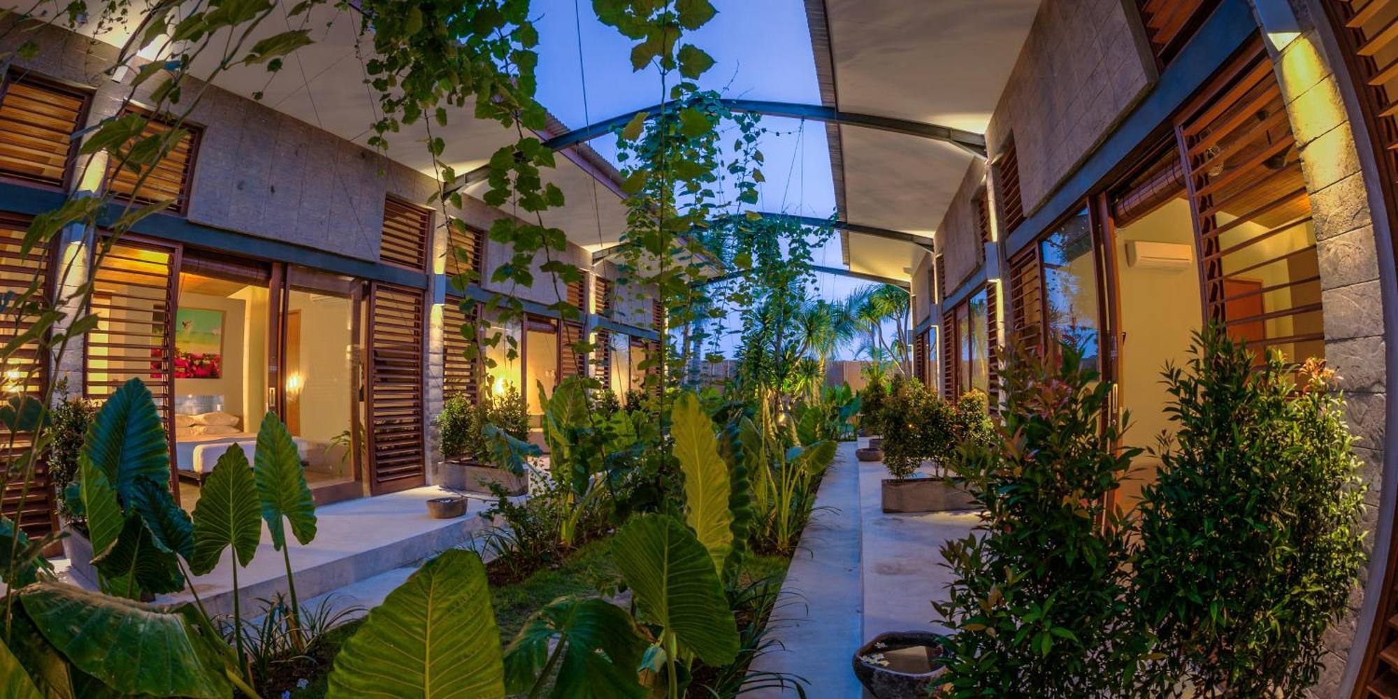 Hotel Komune And Beach Club Bali Керамас Экстерьер фото