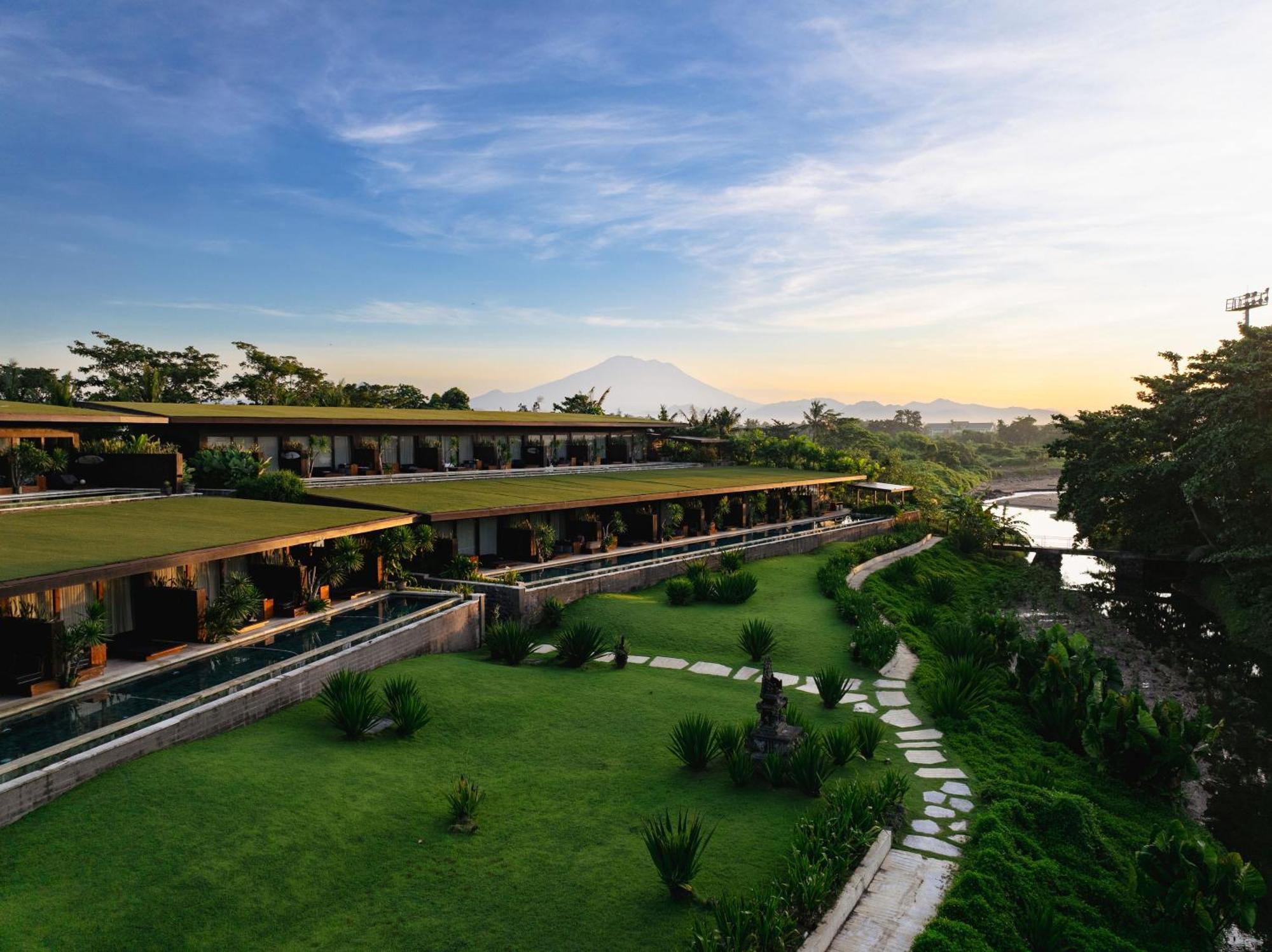 Hotel Komune And Beach Club Bali Керамас Экстерьер фото